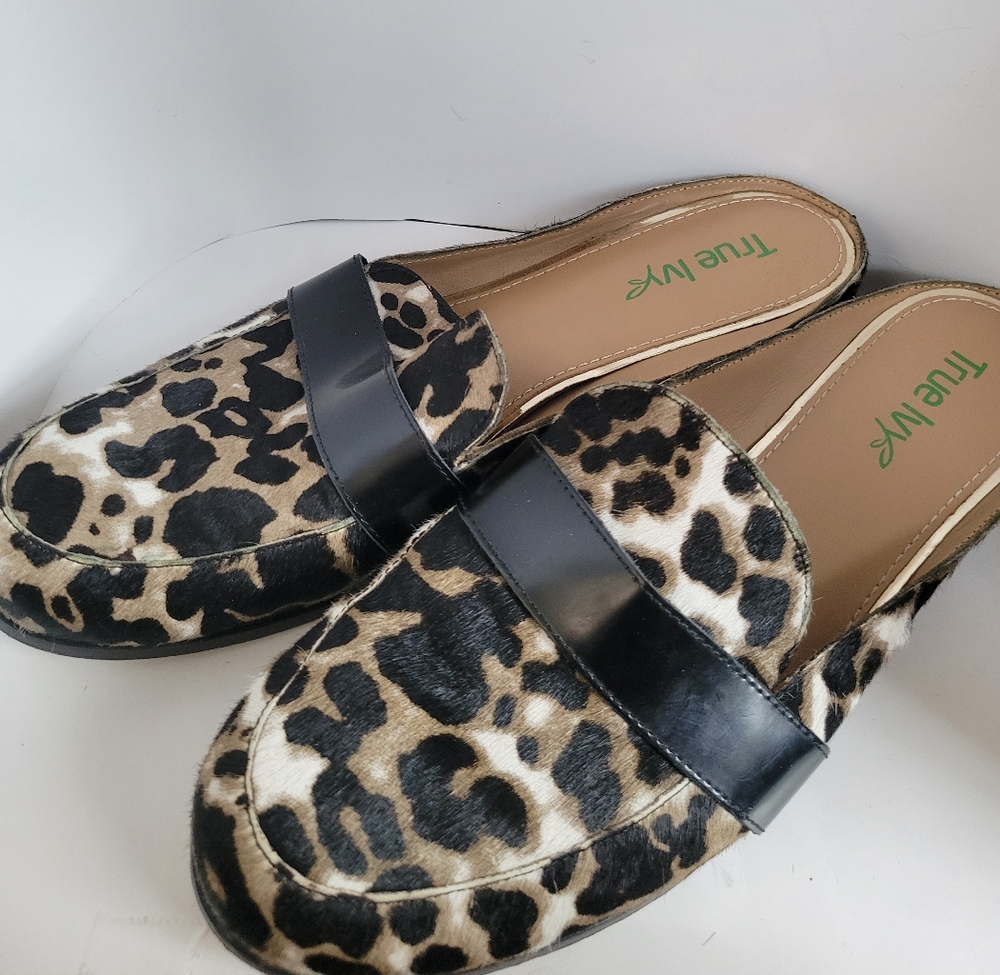 True Ivy Womens Addison calf hair leopard print round toe mules size 10